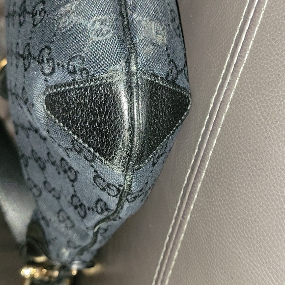 Black Gucci purse - Picture 7 of 10
